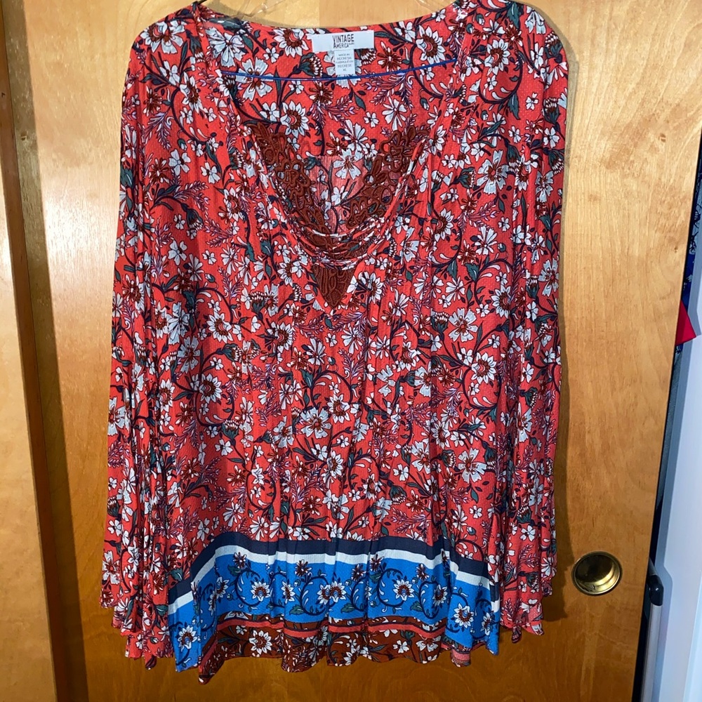 BRAND NEW floral top